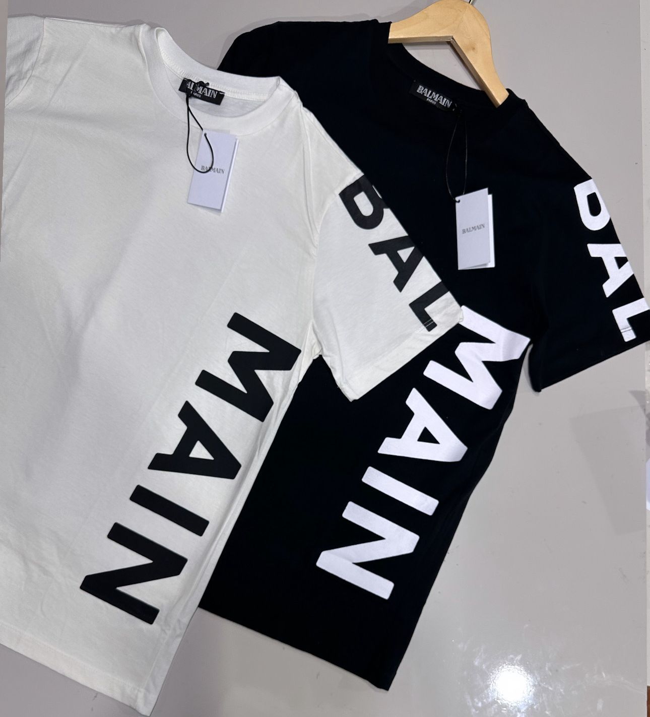 Camiseta Balmain - Preta/Branca