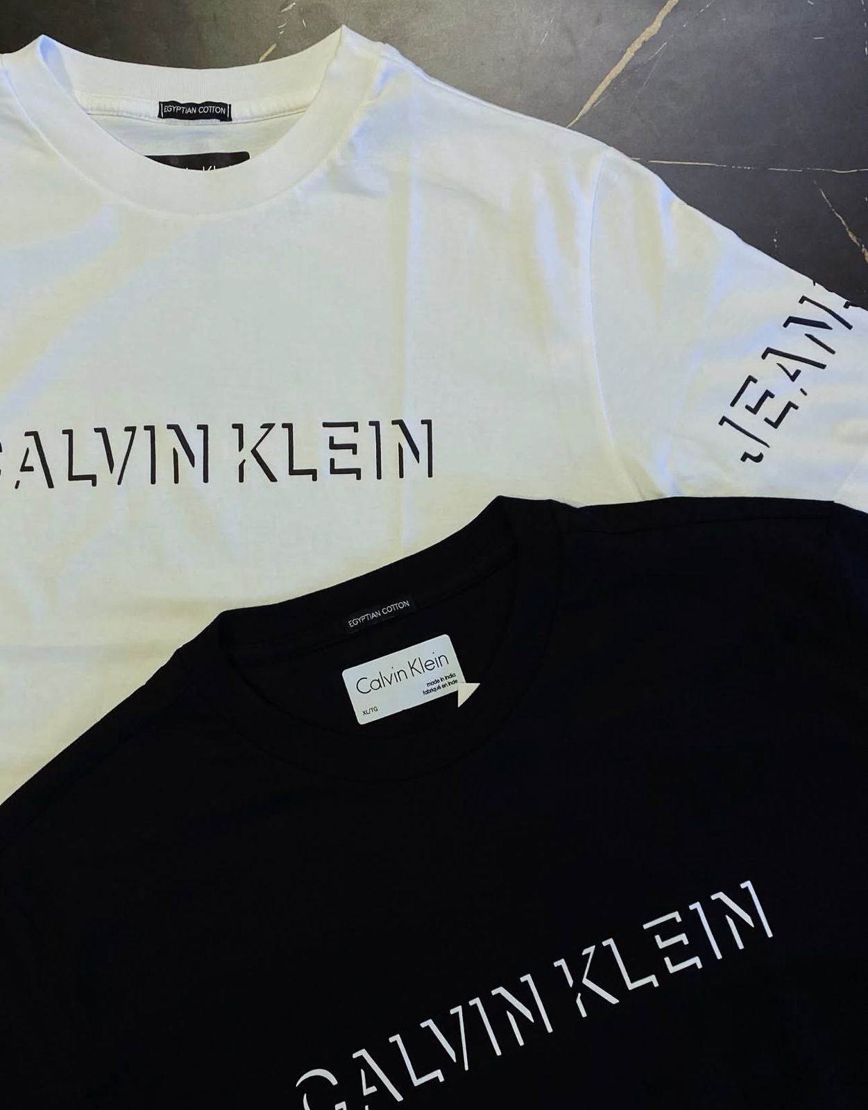 Camiseta Calvin Klein - Preta/Branca