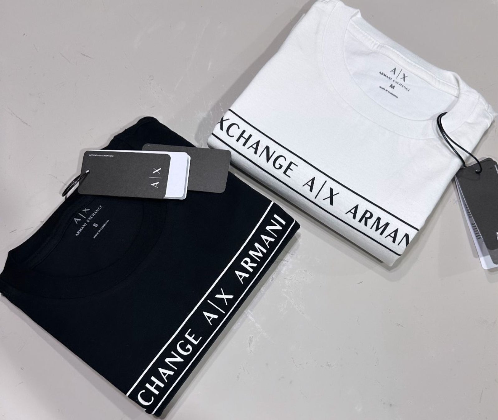 Camiseta Armani Exchange - Preta/Branca