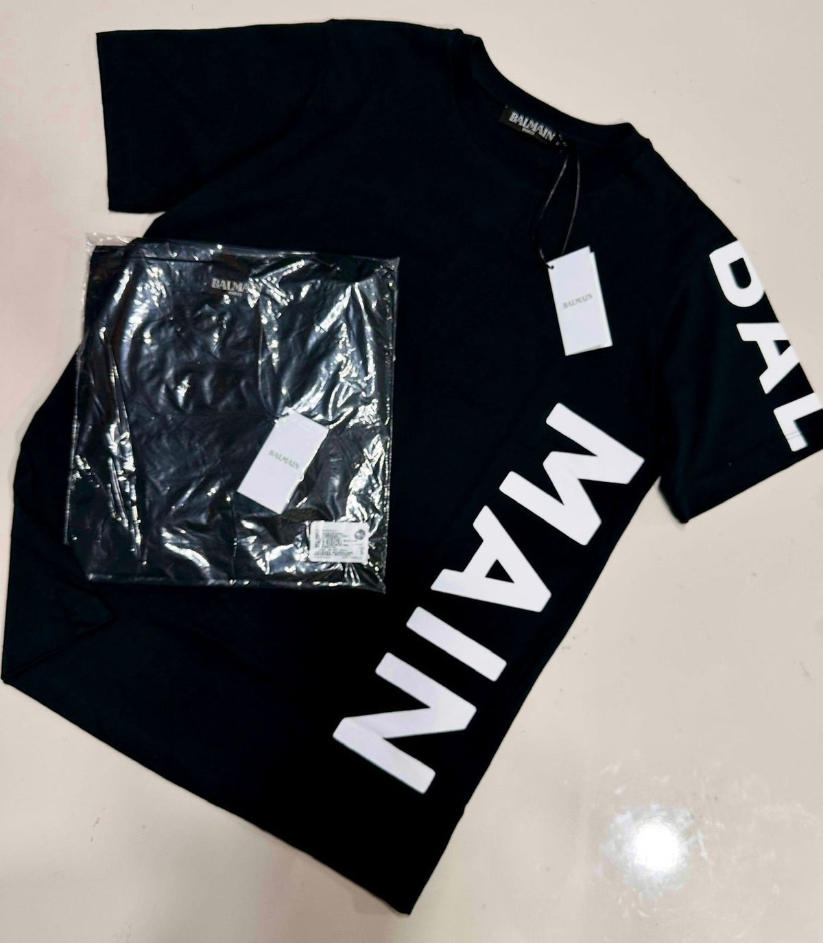 Camiseta Balmain - Preta/Branca