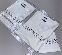 Camiseta Calvin Klein - Preta/Branca