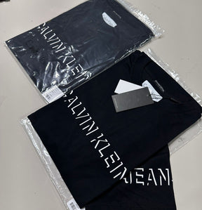 Camiseta Calvin Klein - Preta/Branca